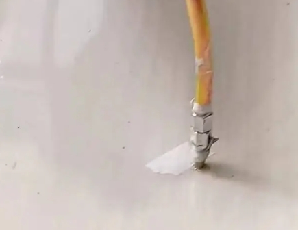洪雅瓷砖空鼓维修公司专业解答在瓷砖铺贴过程中，如果使用的砂料过粗（如全部使用了粗砂），可能会导致以下问题